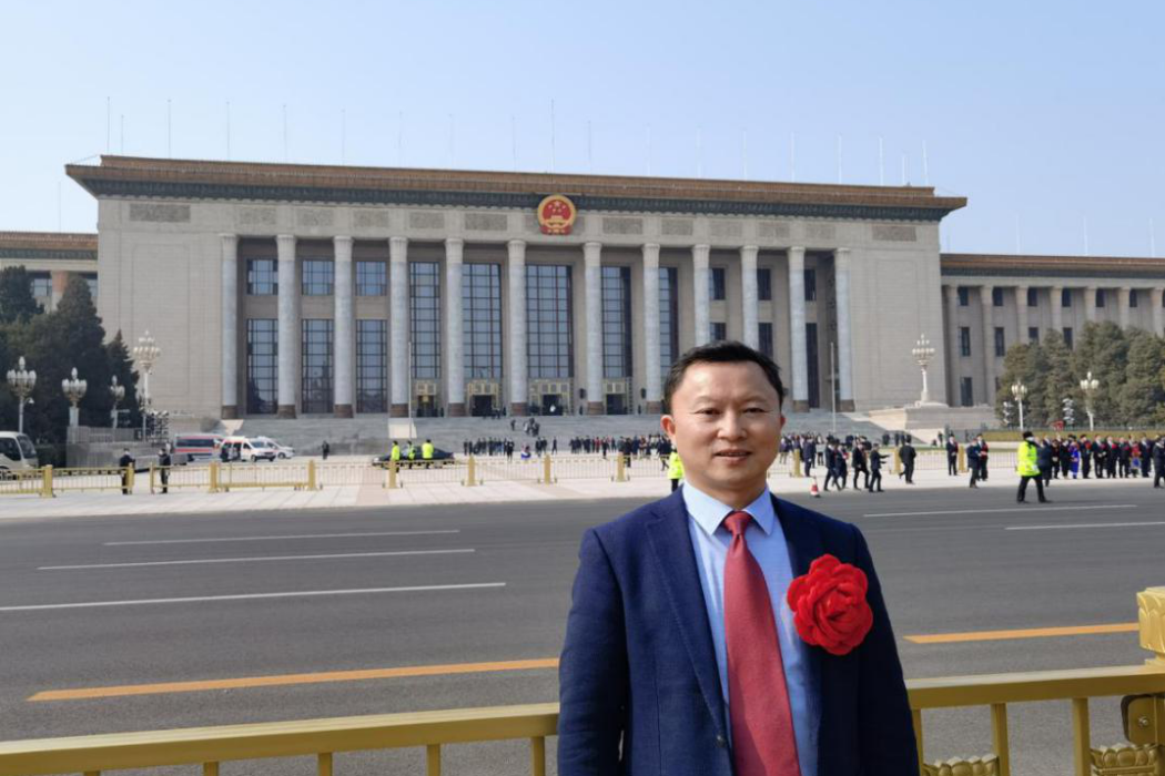 肖冰(湖南中煙工業公司郴州捲菸廠黨委書記) 肖冰(湖南中煙工業公司郴州捲菸廠黨委書記)