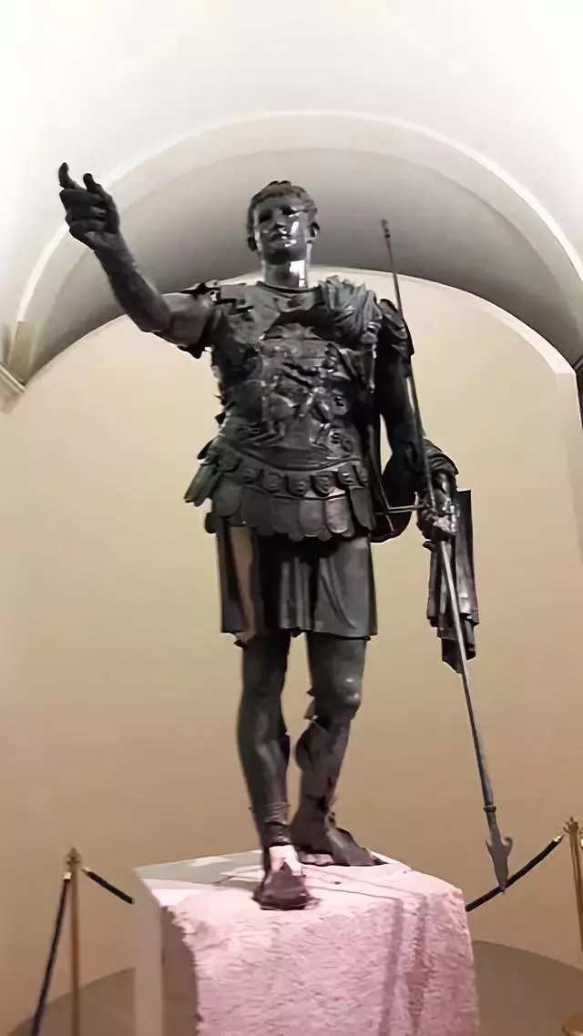 日耳曼尼庫斯的銅像 典型的軍人領袖形象