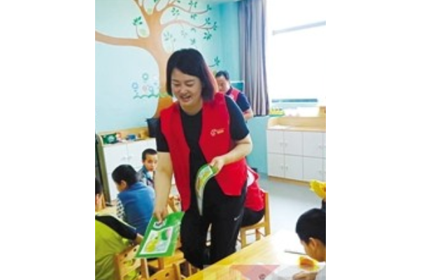 於莉(第十四屆全國人大代表,汝州市家家靚家政服務有限公司董事長) 於莉(第十四屆全國人大代表,汝州市家家靚家政服務有限公司董事長)
