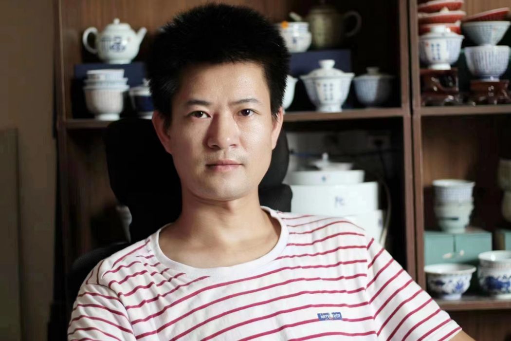 張海平(景德鎮市非物質文化遺產代表性傳承人) 張海平(景德鎮市非物質文化遺產代表性傳承人)