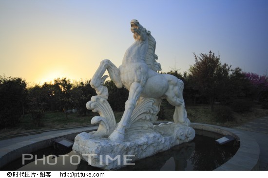 漢白玉石馬雕像
