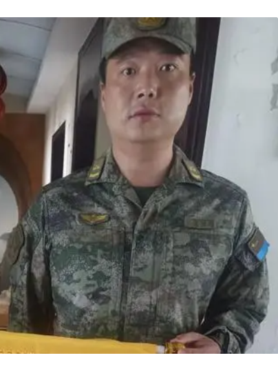 陳俊昌(中部戰區空軍雷達某旅一級上士) 陳俊昌(中部戰區空軍雷達某旅一級上士)