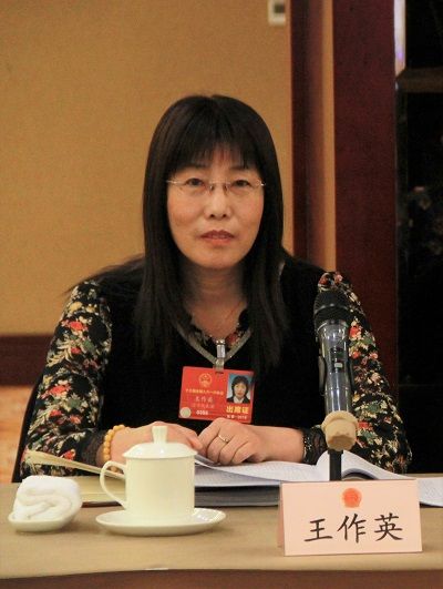 王作英(全國人大代表、丹東農業科學院研究員) 王作英(全國人大代表、丹東農業科學院研究員)