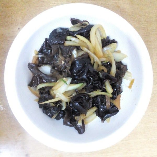 圓蔥炒木耳 圓蔥炒木耳