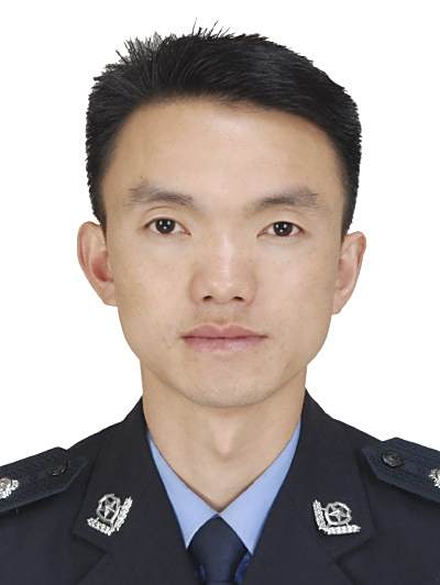 肖華(貴州省黔東南苗族侗族自治州黎平縣公安局黨委委員、治安管理大隊大隊長、一級警長) 肖華(貴州省黔東南苗族侗族自治州黎平縣公安局黨委委員、治安管理大隊大隊長、一級警長)
