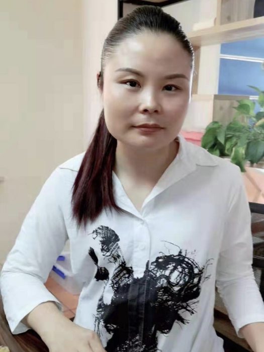張國麗(琥珀雕刻師) 張國麗(琥珀雕刻師)
