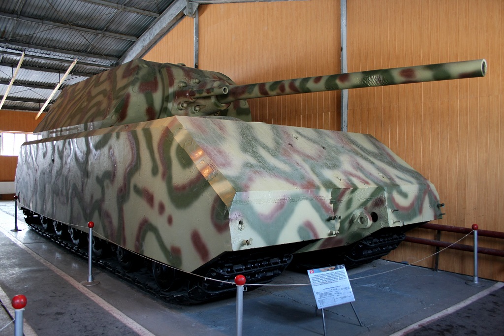 在庫賓卡坦克博物館的鼠式坦克