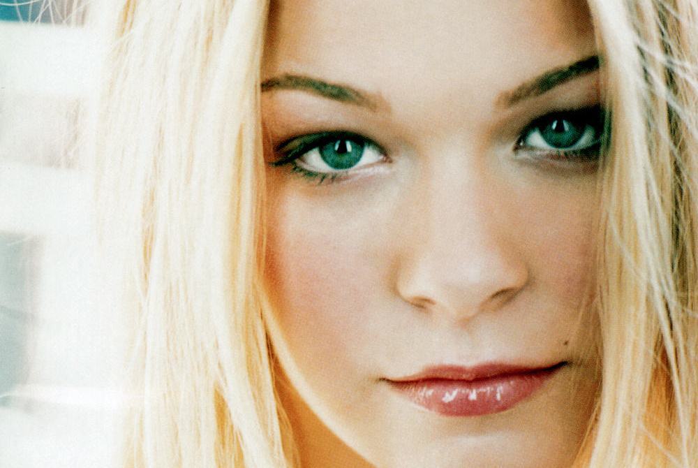 LeAnn Rimes(1999年黎安·萊姆斯發行的音樂專輯) LeAnn Rimes(1999年黎安·萊姆斯發行的音樂專輯)