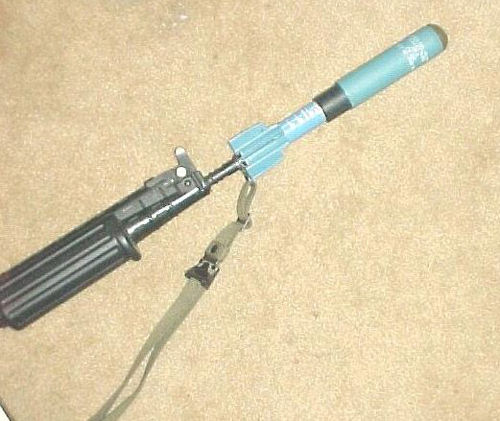 FNC步槍的槍榴彈發射具上安裝的伸縮式槍榴彈