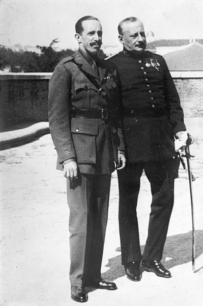 1930年的阿芳索十三世（左）與米戈爾·普里·德里維拉
