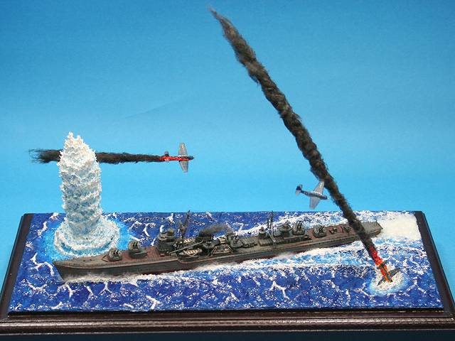 海戰中的秋月號驅逐艦模型