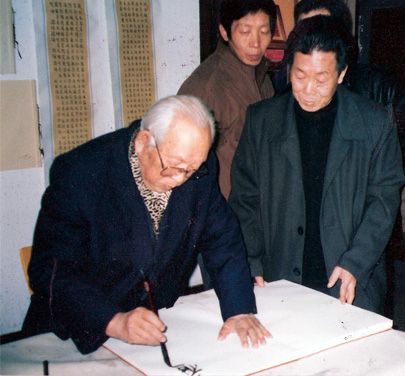 應中逸 應中逸