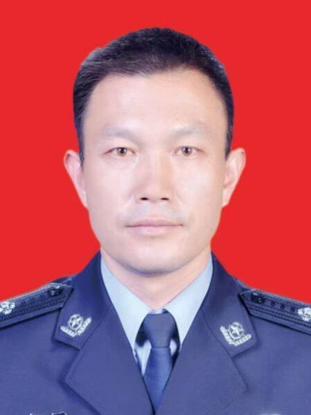 劉權(雲南省臨滄市鳳慶縣新華鄉副鄉長、派出所所長) 劉權(雲南省臨滄市鳳慶縣新華鄉副鄉長、派出所所長)