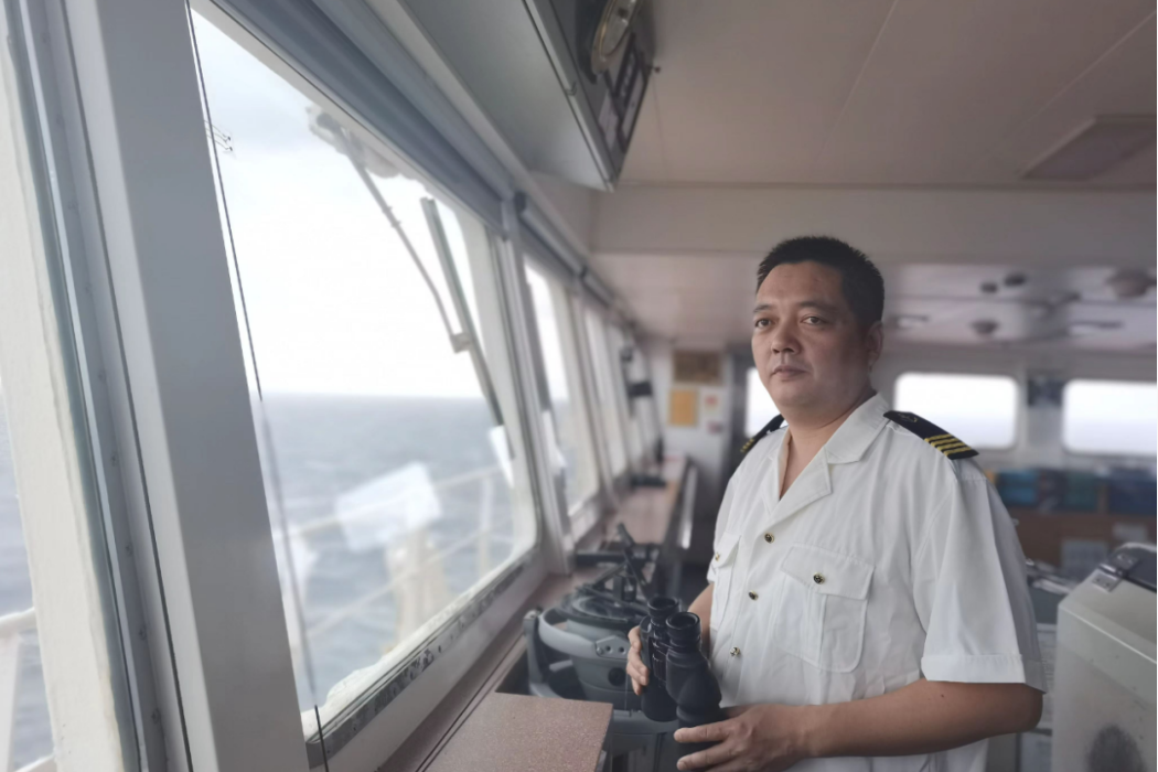 倪迪(第十四屆全國人大代表,中遠海運船員管理公司上海分公司遠洋船船長) 倪迪(第十四屆全國人大代表,中遠海運船員管理公司上海分公司遠洋船船長)