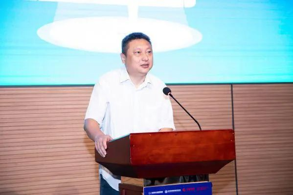黃燦(南方報業傳媒集團黨委副書記、總編輯) 黃燦(南方報業傳媒集團黨委副書記、總編輯)