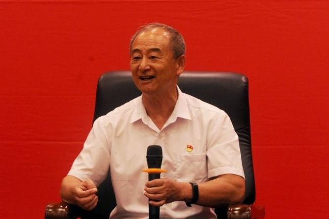 李勝德(李滄區虎山路街道老幹部志願者服務隊隊長) 李勝德(李滄區虎山路街道老幹部志願者服務隊隊長)