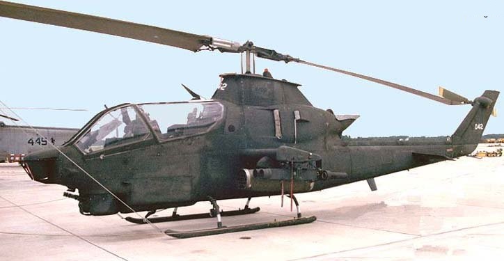 AH-1S(MOD)，增加了“糖碗”尾噴管