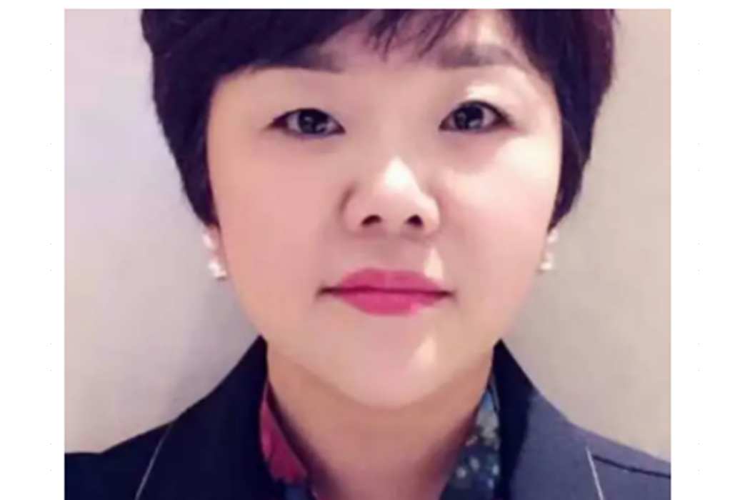 官興(重慶成鑫珠寶有限責任公司執行董事) 官興(重慶成鑫珠寶有限責任公司執行董事)