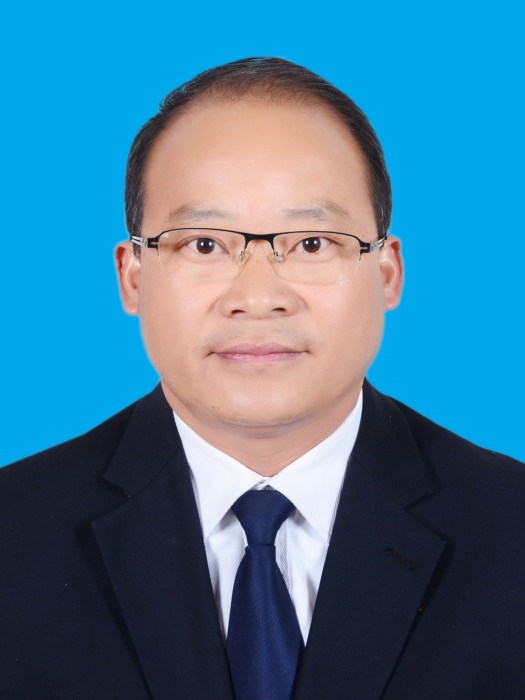 陳石(貴州省六盤水市人大常委會副主任,水城區委書記,水城經濟開發區黨工委書記,區人武部黨委第一書記) 陳石(貴州省六盤水市人大常委會副主任,水城區委書記,水城經濟開發區黨工委書記,區人武部黨委第一書記)
