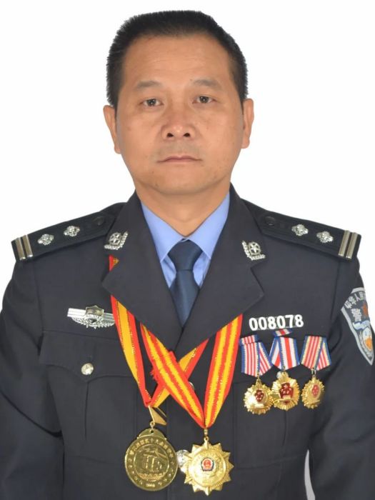 王志堅(雲南省麗江市公安局機關黨委副書記、市公安局交警支隊宣教大隊大隊長) 王志堅(雲南省麗江市公安局機關黨委副書記、市公安局交警支隊宣教大隊大隊長)