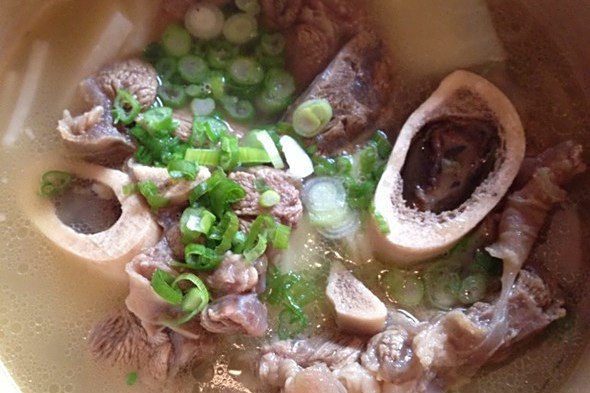 牛骨肉湯 牛骨肉湯