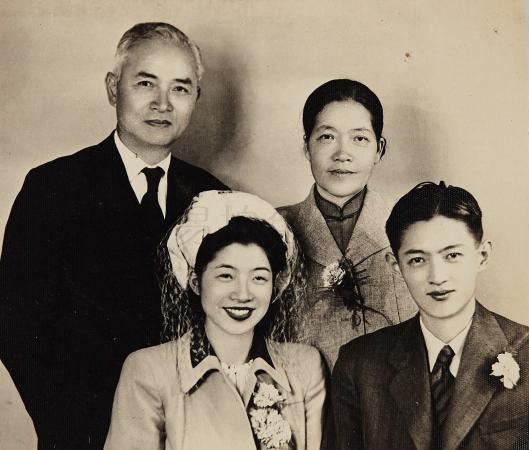 許淑彬（左二），李四光（右一）及家人