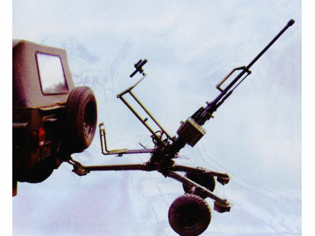 QJG-02高射機槍車拖行軍狀態