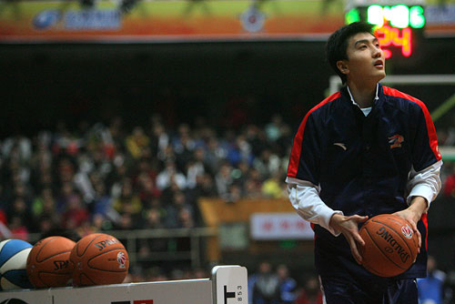 羅智(中國籃球運動員)