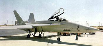F-18L原型機向法國推銷，塗上了法軍機徽