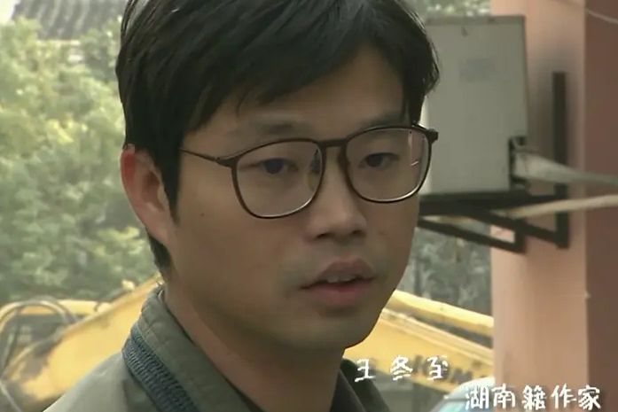 王冬至(電視劇《外鄉人》中的角色) 王冬至(電視劇《外鄉人》中的角色)