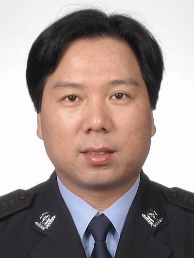 郭利群(浙江省東陽市公安局黨委副書記、政治委員、三級高級警長) 郭利群(浙江省東陽市公安局黨委副書記、政治委員、三級高級警長)