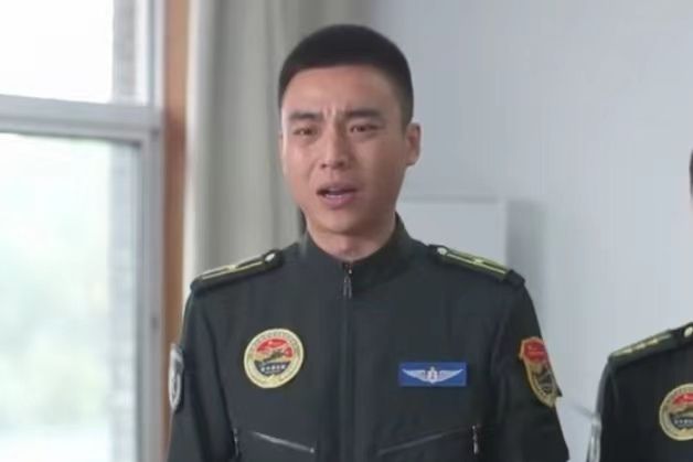 李冬(當代軍旅劇《陸軍一號》中的角色) 李冬(當代軍旅劇《陸軍一號》中的角色)