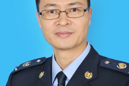 彭小軍(江陽區稅務局黨委委員、總會計師) 彭小軍(江陽區稅務局黨委委員、總會計師)