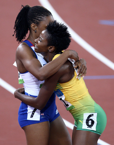 奧運會女子400米欄選手擁抱