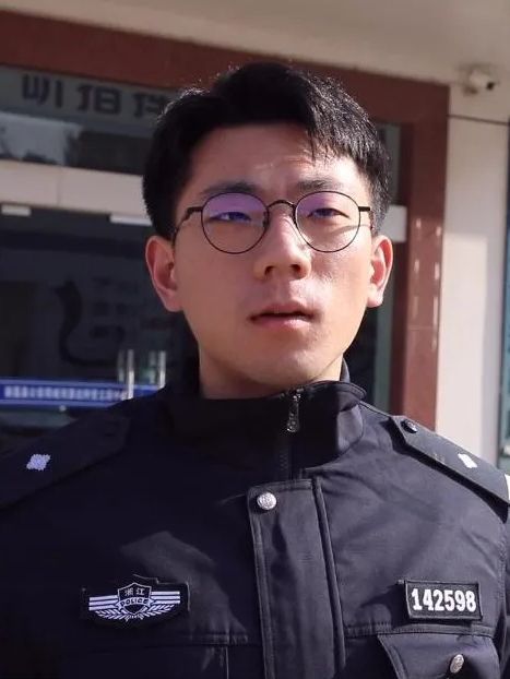 梁天雄(浙江紹興市新昌縣公安局城南派出所民警) 梁天雄(浙江紹興市新昌縣公安局城南派出所民警)