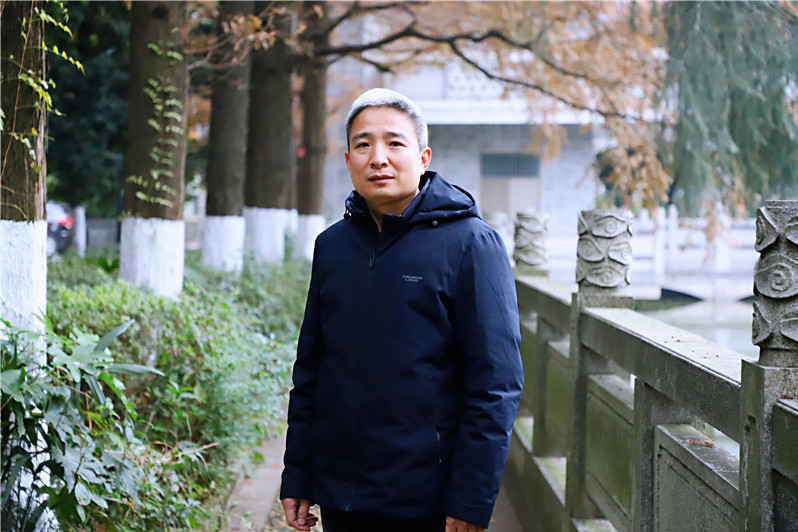 戴勇(長沙市明德華興中學黨總支委員、副校長) 戴勇(長沙市明德華興中學黨總支委員、副校長)