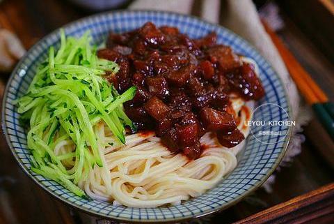 茄子炸醬麵 茄子炸醬麵