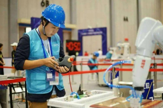 李永民(珠海格力電器東區家用總裝工廠保全班班長) 李永民(珠海格力電器東區家用總裝工廠保全班班長)