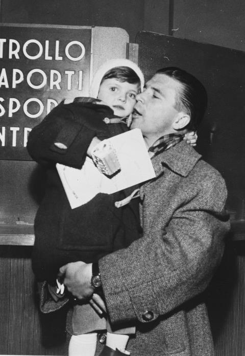 1956年普斯卡什和小女兒
