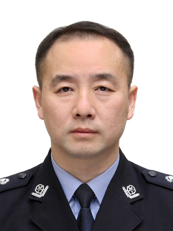 雷霆(四川省成都市公安局成華區分局黨委委員、副分局長) 雷霆(四川省成都市公安局成華區分局黨委委員、副分局長)