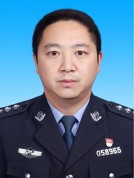 俞斌(四川省雅安市滎經縣人民政府副縣長,滎經縣公安局黨委書記、局長、督察長) 俞斌(四川省雅安市滎經縣人民政府副縣長,滎經縣公安局黨委書記、局長、督察長)