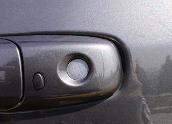 汽車車門鎖眼使用防盜磁片效果圖