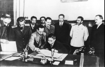 國民政府與蘇聯政府簽訂的中蘇友好同盟條約