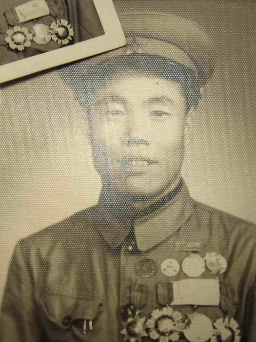 李萬餘(戰鬥英雄-李萬餘) 李萬餘(戰鬥英雄-李萬餘)