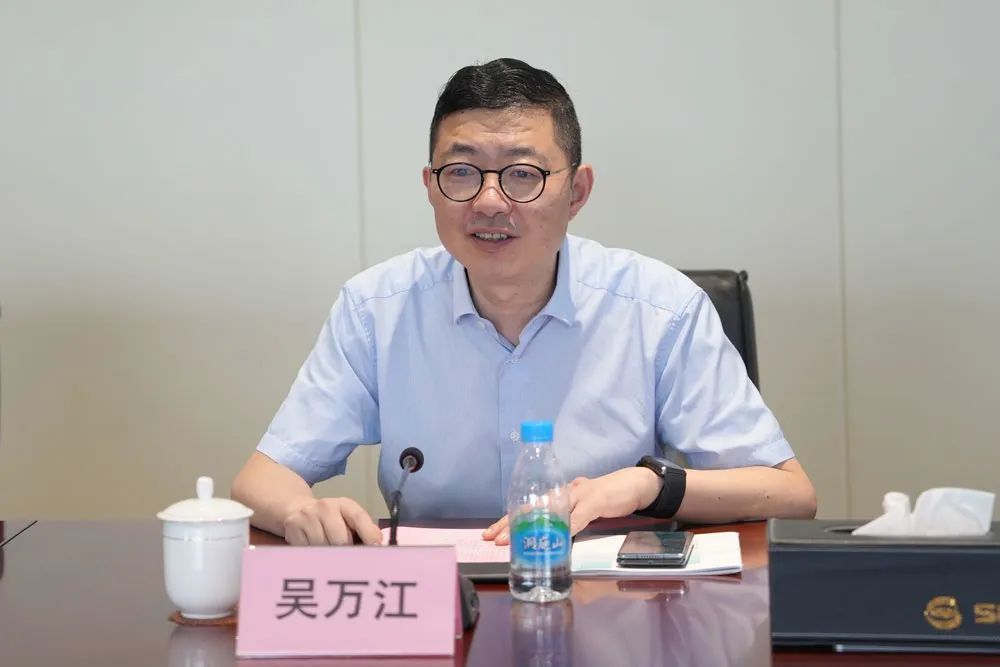 吳萬江(江蘇省蘇州市虎丘區人民法院黨組書記、院長) 吳萬江(江蘇省蘇州市虎丘區人民法院黨組書記、院長)