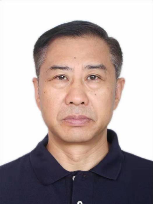 許新(新華出版社有限責任公司總編輯、黨委委員、董事) 許新(新華出版社有限責任公司總編輯、黨委委員、董事)