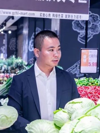 李德祥(第十四屆全國人大代表,貴州合力超市集團董事長) 李德祥(第十四屆全國人大代表,貴州合力超市集團董事長)