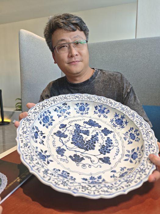 楊俊(一級陶瓷設計師、中國收藏家協會古陶瓷評估師) 楊俊(一級陶瓷設計師、中國收藏家協會古陶瓷評估師)