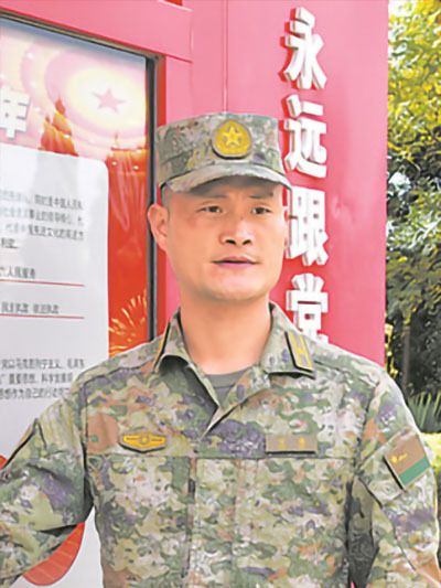 萬偉(中共二十大代表,江蘇省連雲港市警備區某處主任) 萬偉(中共二十大代表,江蘇省連雲港市警備區某處主任)