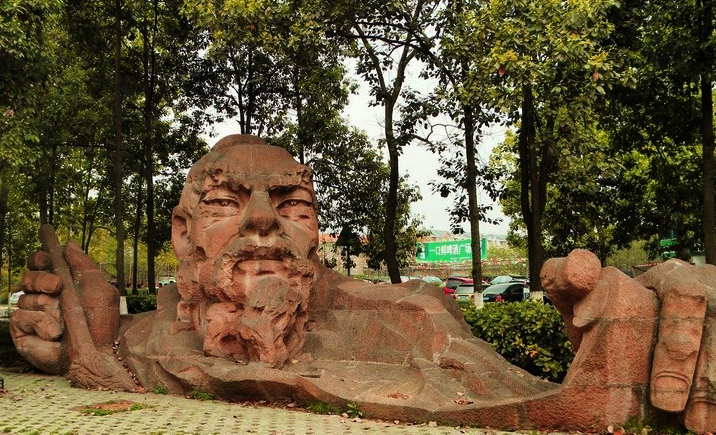 德陽《名人園》雕塑“銅山三蘇”，作者羅平